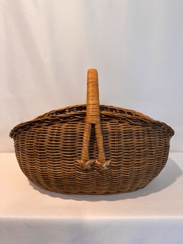 Vintage large french wicker - large,