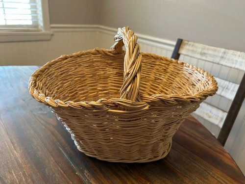 Vintage large wicker oval - large,
