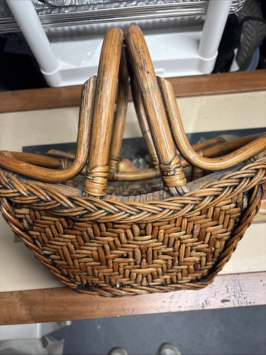 Vtg brown wicker market basket - brown,